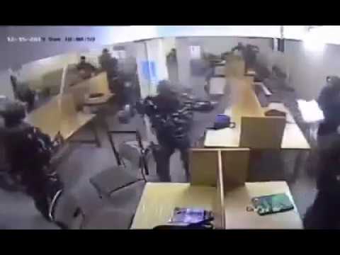 VIDEO Polisi India Ramai ramai Pukuli Mahasiswa Muslim yang Sedang Belajar di Perpustakaan