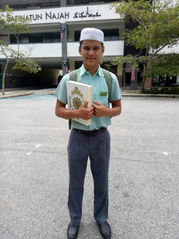 Sekolah Tingkatan 6 Shah Alam - Perokok n