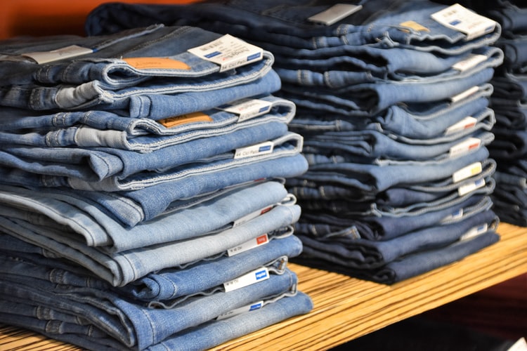Cara Sebenar Bersihkan Jeans Tanpa Perlu Cuci, No. 3 Tu Paling Mudah