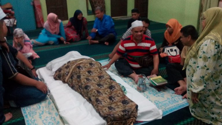 Tak Guna Tulis Al-Fatihah Buat Si Mati Tanpa Bacaan Penuh Kerana Hanya Sia-Sia – Ustaz Azhar