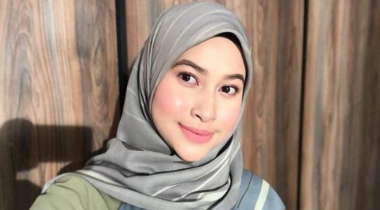 ‘Selangkah Kita Keluar Tanpa Bertudung, Selangkah Kita Tarik Ayah Kita Ke Neraka,’ Netizen Puji Eyra Hazali