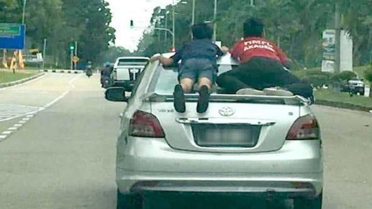 Penuh Impian Anak Bergayut Belakang Bonet Lelaki Terima 2 Saman Dari Jpj Remaja