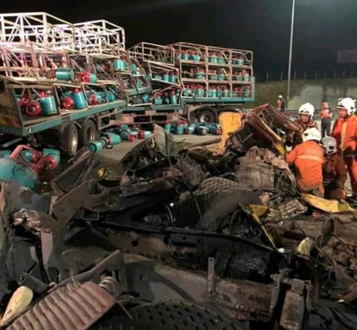 Niat Nak Tolong Bertukar Jadi Tragedi 3 Maut Di R R Seremban Dirempuh Lori Simen Remaja