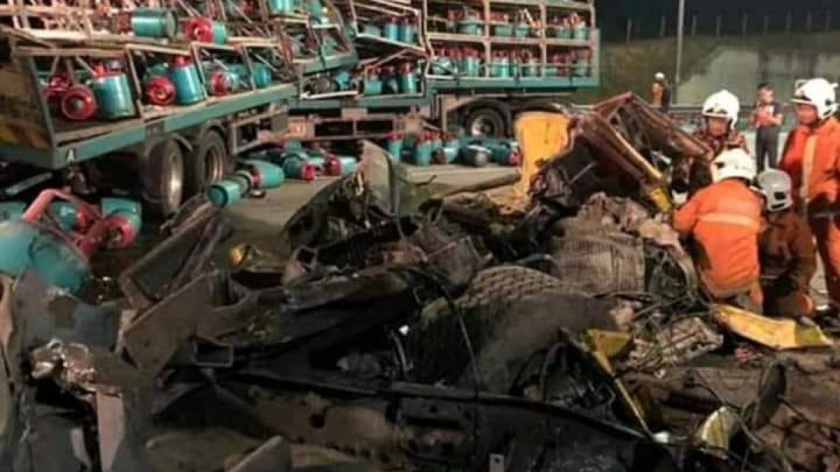Niat Nak Tolong Bertukar Jadi Tragedi 3 Maut Di R R Seremban Dirempuh Lori Simen Remaja