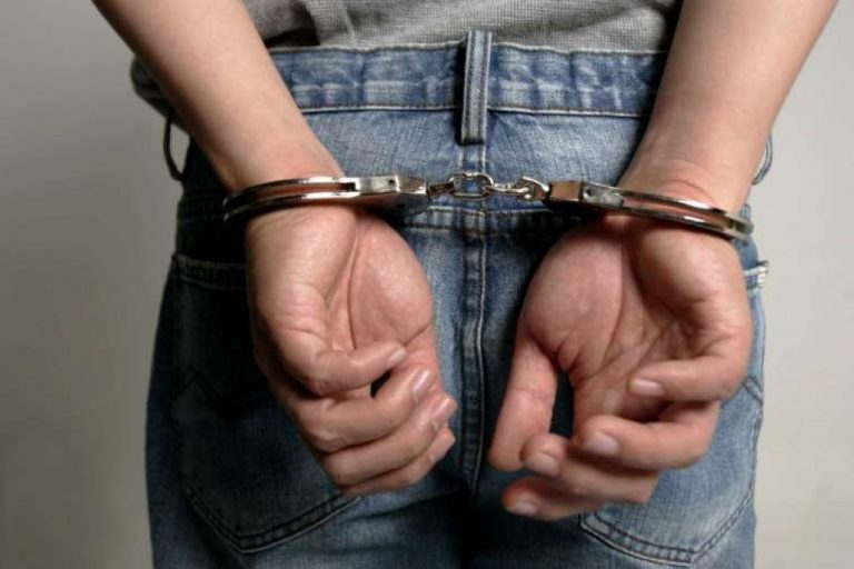 Artis 21 Tahun Direman Akibat Tumbuk Di Stesen Minyak, Spekulasi Bermula..