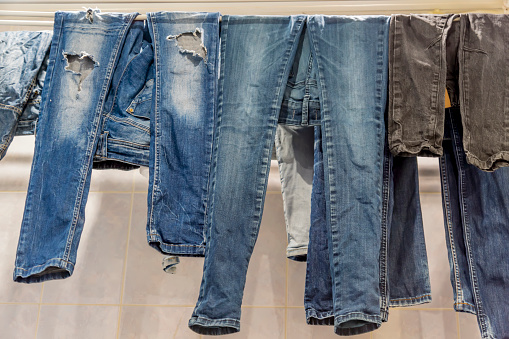 3 Cara Sebenar Bersihkan Jeans Tanpa Perlu Cuci