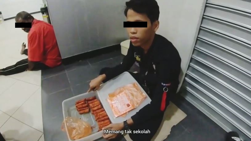 Remaja 21 Beradik Jual Kuih Bantu Ibu Untuk Sara Keluarga &#038; Ayahnya Yang Hidap Kanser Otak