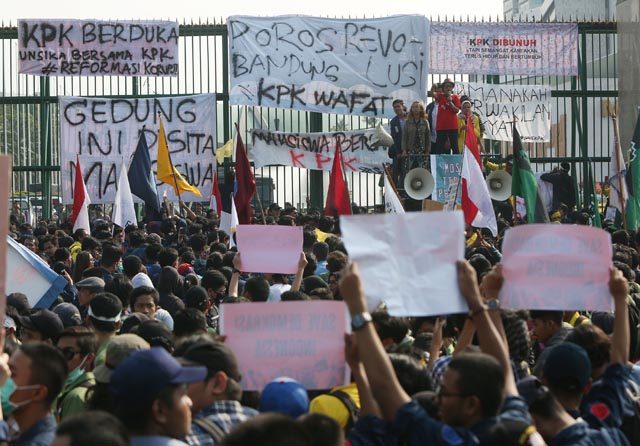 Mahasiswa Indonesia Menolak Perlantikan Presiden Jokowi Disebabkan 4 Pindaan Ini