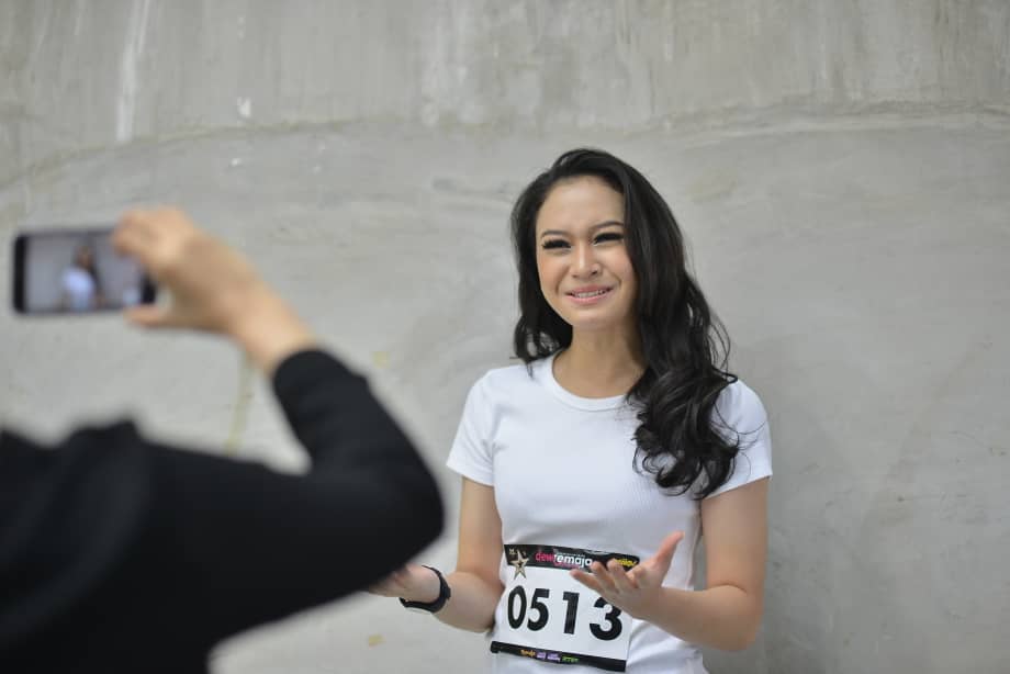 Casting Dewi Remaja 2019 Hari Pertama Penuh Dramatik, Pelakon Drama Pun Join!