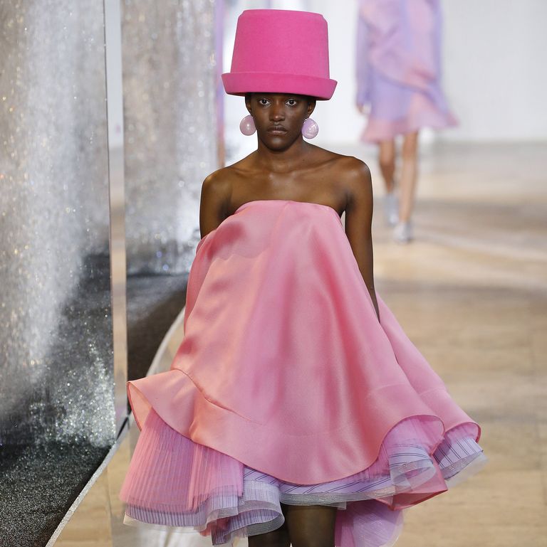 Nina Ricci Popularkan Stail &#8216;Baldi Plastik&#8217; Di Minggu Fesyen Paris, Kalau Dekat Sini Tak Sampai RM10
