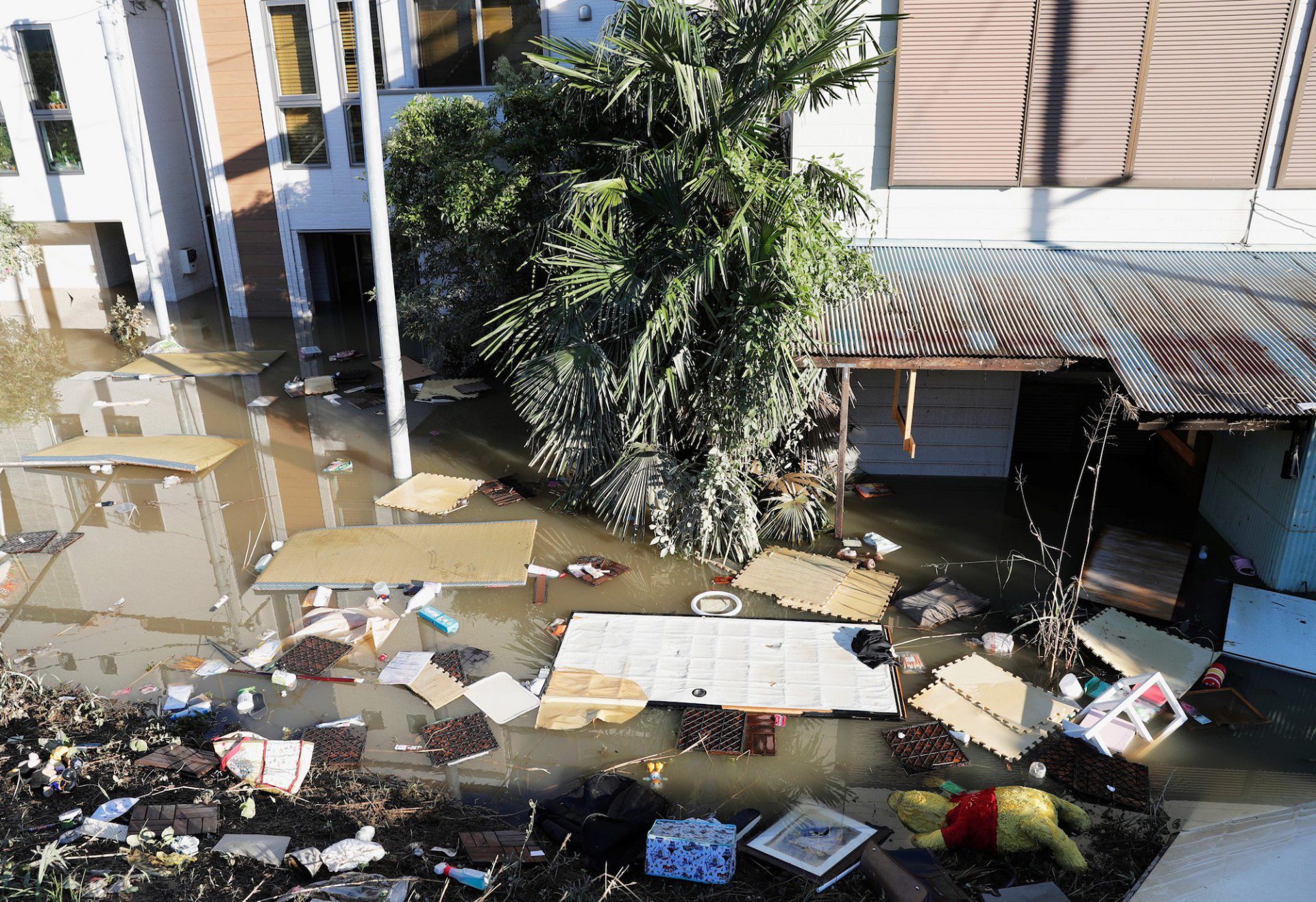 Bandar Nagano Ditenggelami Air, Penduduk Terpaksa Panjat Bumbung Selamatkan Diri