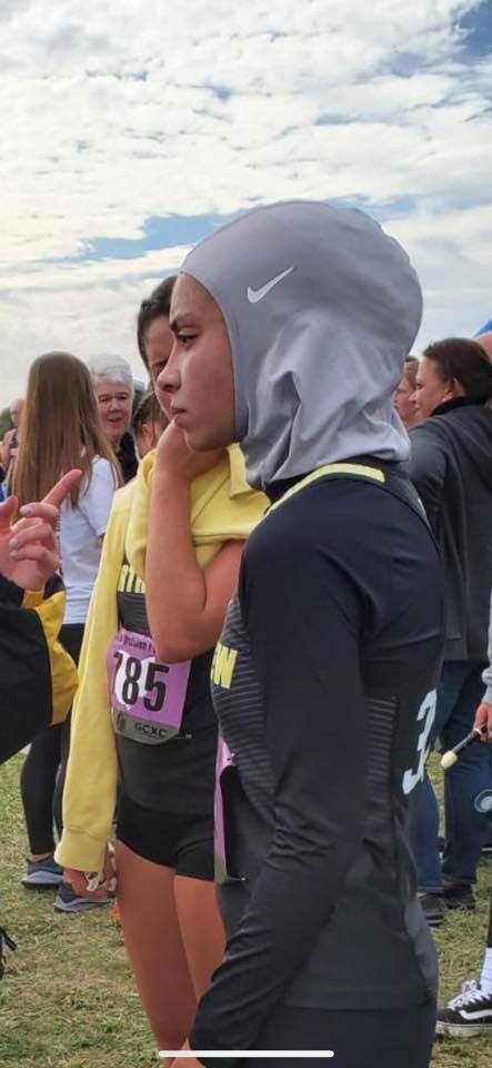 “Because Of Your Hijab,” Atlet 16 Tahun Catat Rekod Larian Terpantas Tetap Disingkir