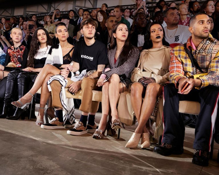Blackpink Curi Tumpuan Peminat Fesyen Secara SOLO, Stail Siapa Terbaik?