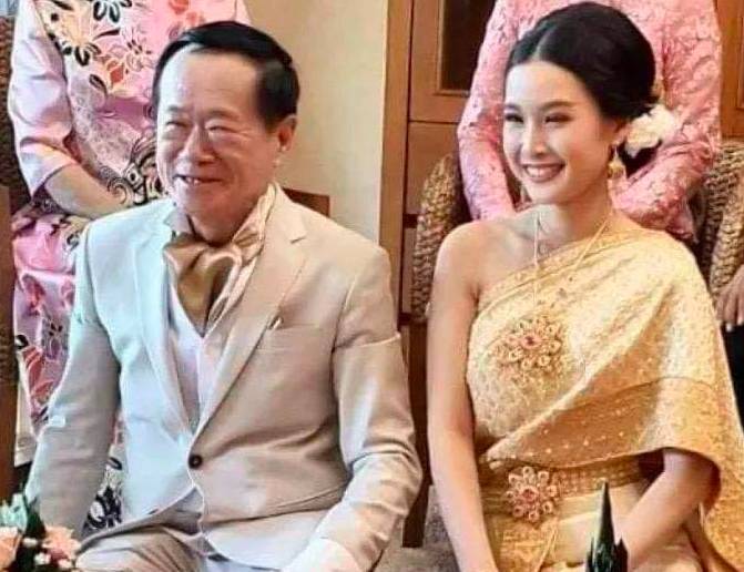 Beza Umur 50 Tahun, Pasangan Pengantin Dari Thailand Ini Curi Perhatian Netizen