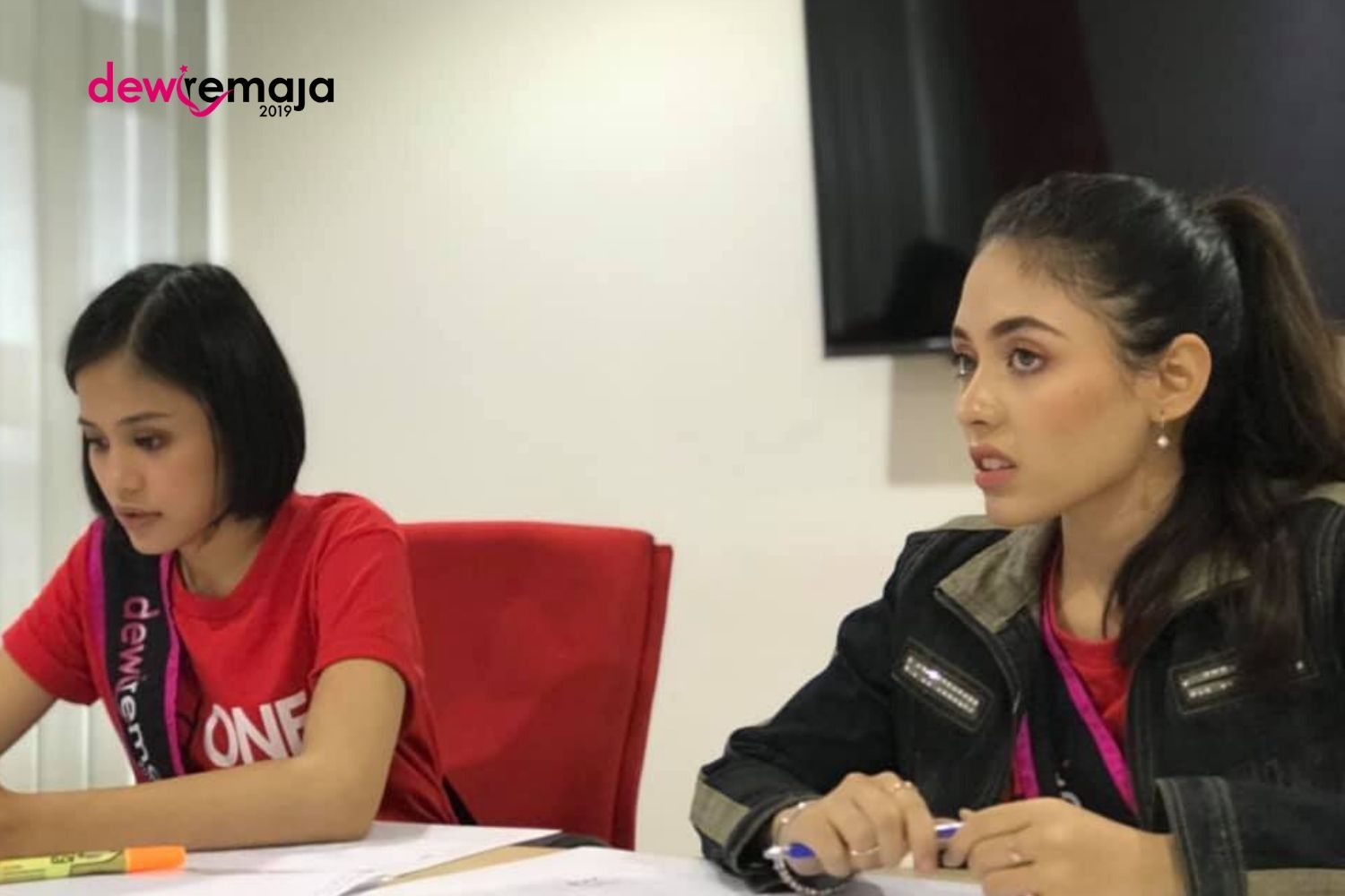 Saingan Semakin Sengit, Azra Tinggalkan Dewi Remaja Selepas Cabaran redONE