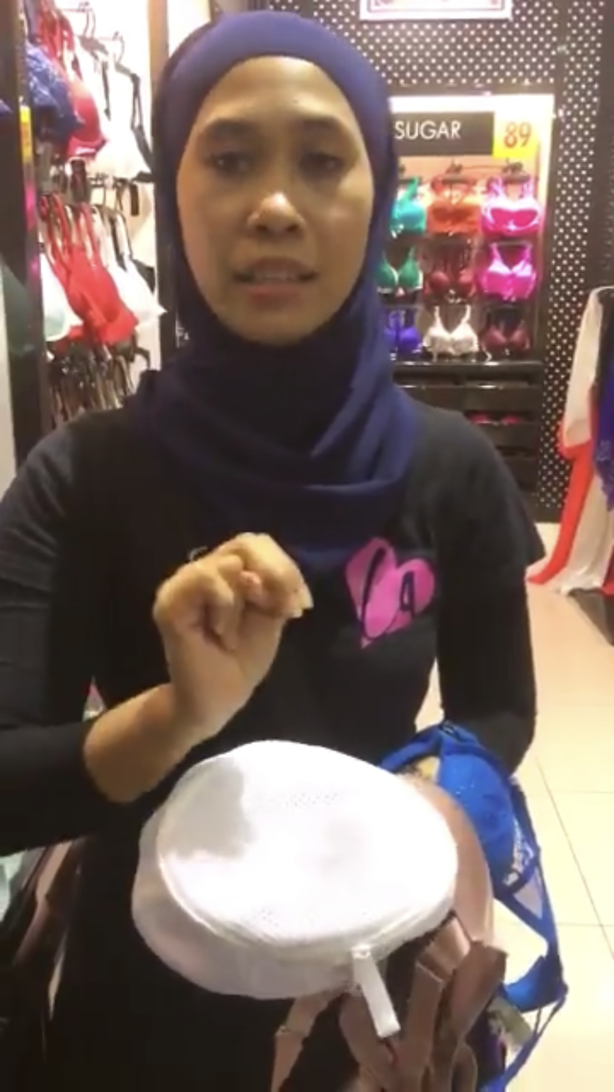Gadis Ini Share Cara Basuh Baju Dalam Mahal Dengan Mesin, Take Note