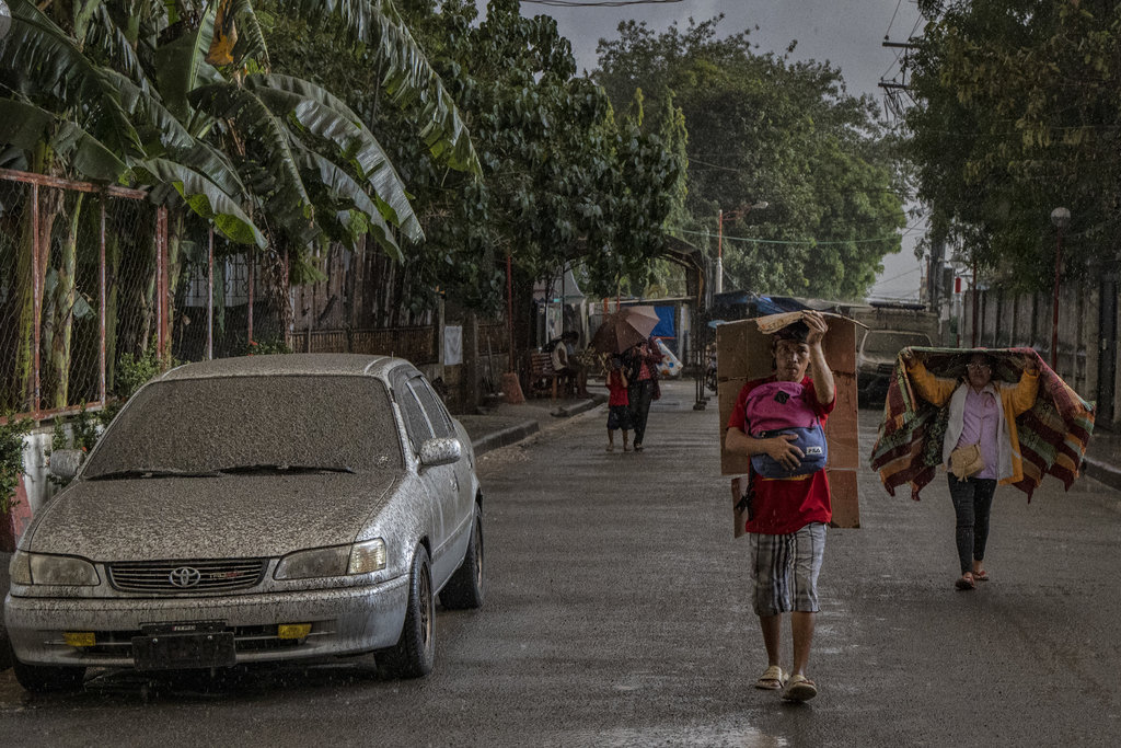 Hujan Debu Melanda Filipina , Amaran ‘Tsunami Gunung Berapi’ Dikeluarkan