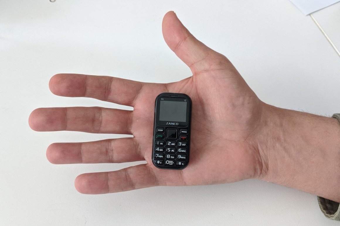 Sebesar Syiling 20 Sen, Zanco T2 Perkenal Smartphone 3G Paling Kecil Di Dunia!