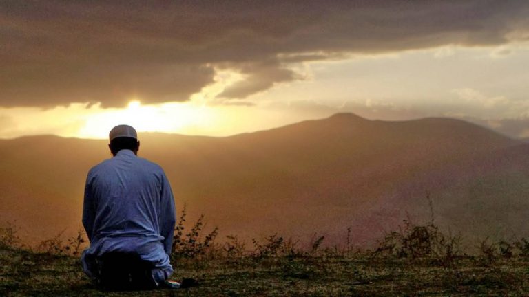 Solat Jangan ‘Nak Cepat’ Je, Bacaan Dalam Solat Rupanya Begitu Indah