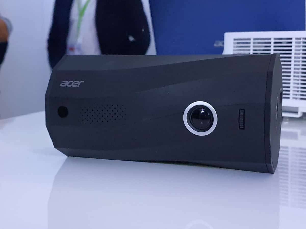 Acer Lancar Projektor Auto Potret LED Pertama Di Dunia