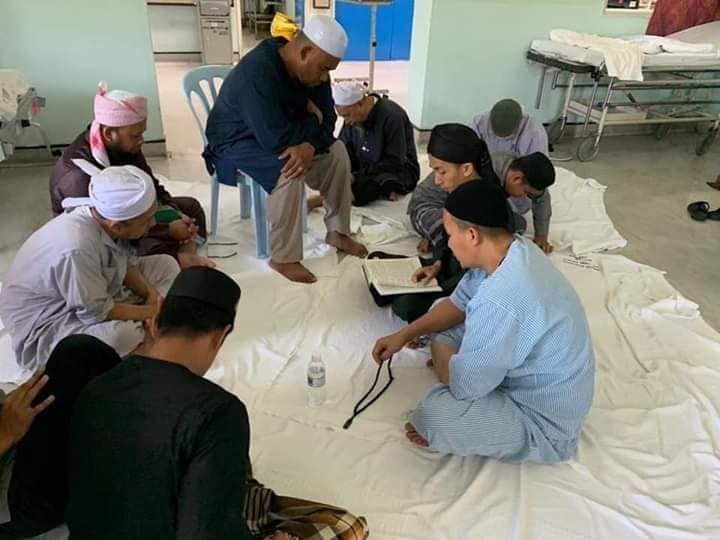 Abang Tabligh Tak Lari, SubhanaAllah Siap Baca Al- Quran &#038; Berzikir Sementara Tunggu Giliran