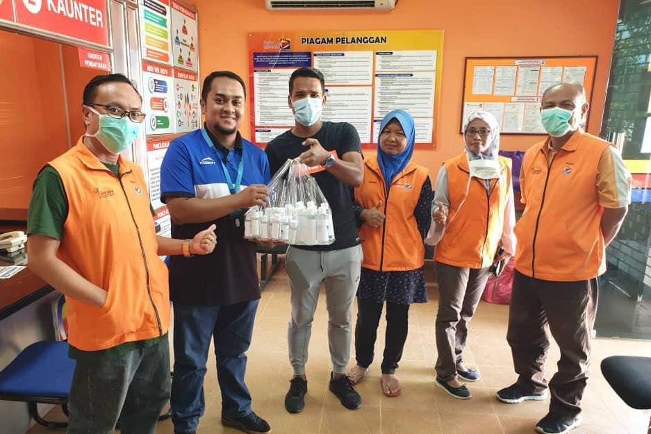 Netizen Puji Safawi Rasid Sumbang 1,000 Hand Sanitizer Kepada KPJ Johor & Petugas RELA