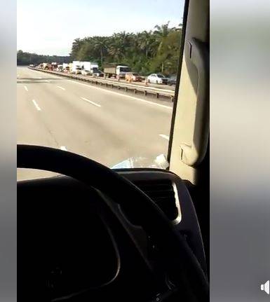 [VIDEO] Highway PLUS Tanjung Malim Arah Utara Sesak Teruk, Netizen Suarakan &#8220;Kemarahan&#8221;
