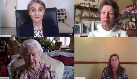 Ratu Elizabeth Memang ‘Mantul’! Lihat Panggilan Video ZOOM Pertama Baginda