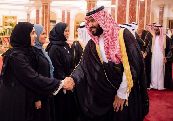 Bangga! Foto Pengawal Diraja Arab Saudi Ini Bertukar Viral Kerana Imej Hijabnya