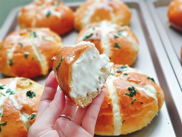 Jom Try Buat Roti Viral Korean Cheesy Garlic, Senang Boleh Guna Air Fryer Je!