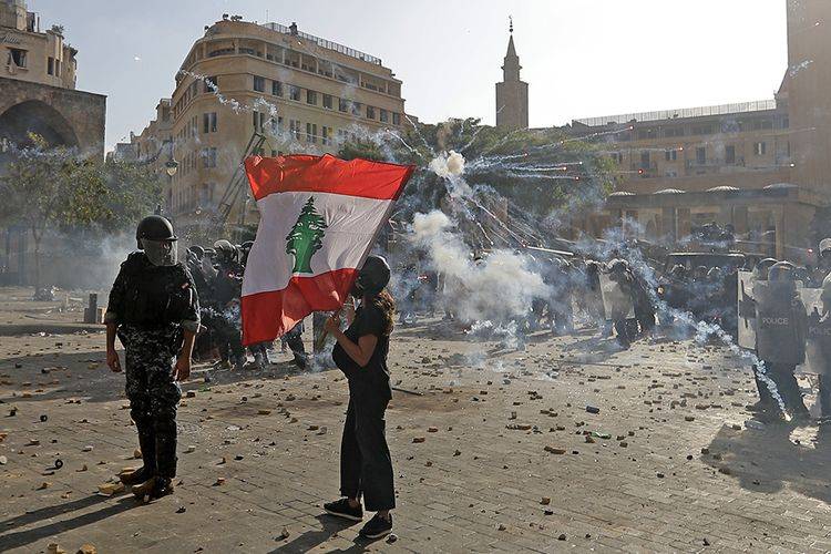 Terkesan Insiden Letupan Dahsyat, Rakyat Lebanon Bangkit Merusuh Ala Arab Spring