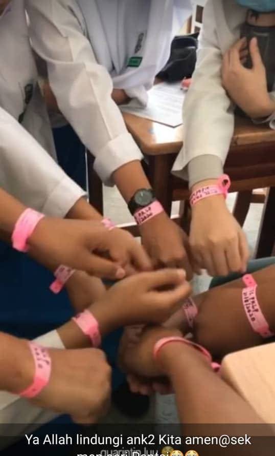 Tular Sekumpulan Geng Pelajar Pakai Gelang Pink Di Grup Pantai Dalam Community, Ada Dakwaan Pelajar Positif COVID-19