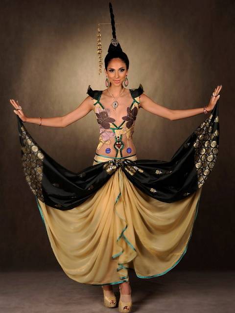 Unik Dan Kreatif. Kostum Nasional Menarik Miss Universe Malaysia.