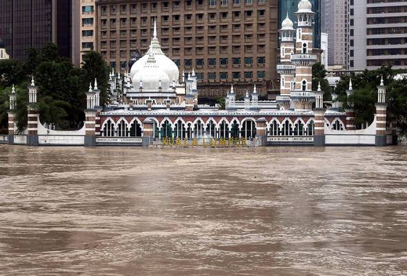 Banjir Kilat Landa Ibu Kota, Ini 9 Perkara Korang Perlu Buat Bila Terkandas Dalam Banjir Ketika Memandu