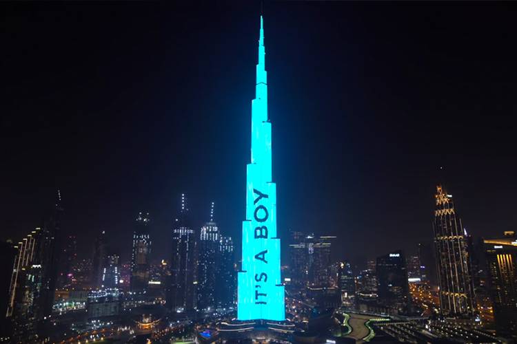 Netizen Bergaduh Soal Duit! YouTuber Belanja USD95,000 Umum Jantina Anak Di Burj Khalifa