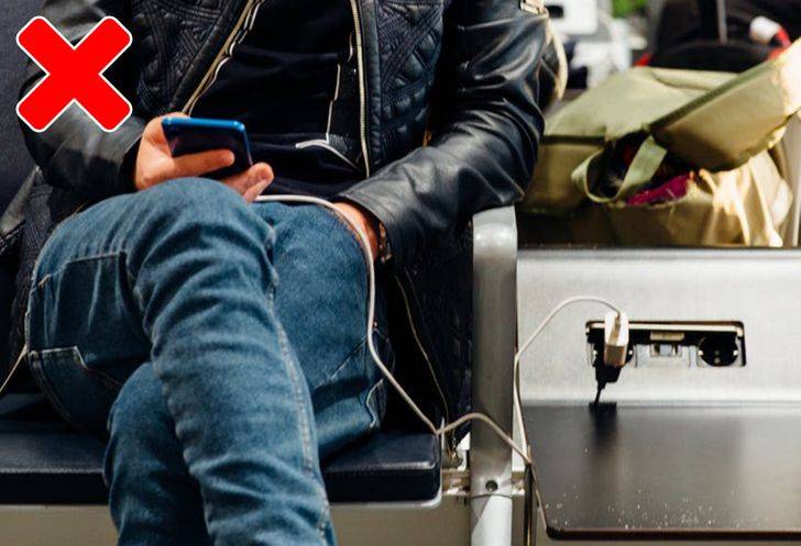 9 Kesilapan Mengecas Telefon Bimbit Yang Korang Perlu Berhenti Buat Kalau Nak Bateri Tahan Lama