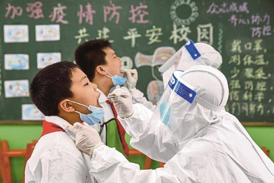 China Dan Amerika Syarikat Berlumba-Lumba Nak Jadi &#8216;Hero&#8217; Dunia, Vaksin Pandemik Masih Ditunggu