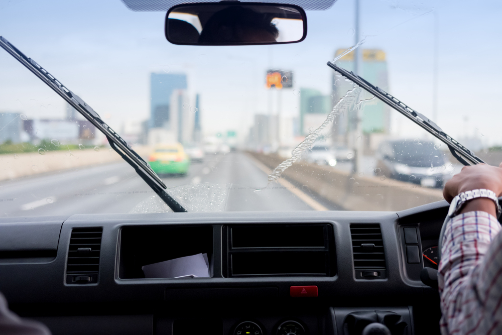 Wiper Cermin Kereta Cepat Rosak? Cuba Buat 5 Tip Penjagaan Ini