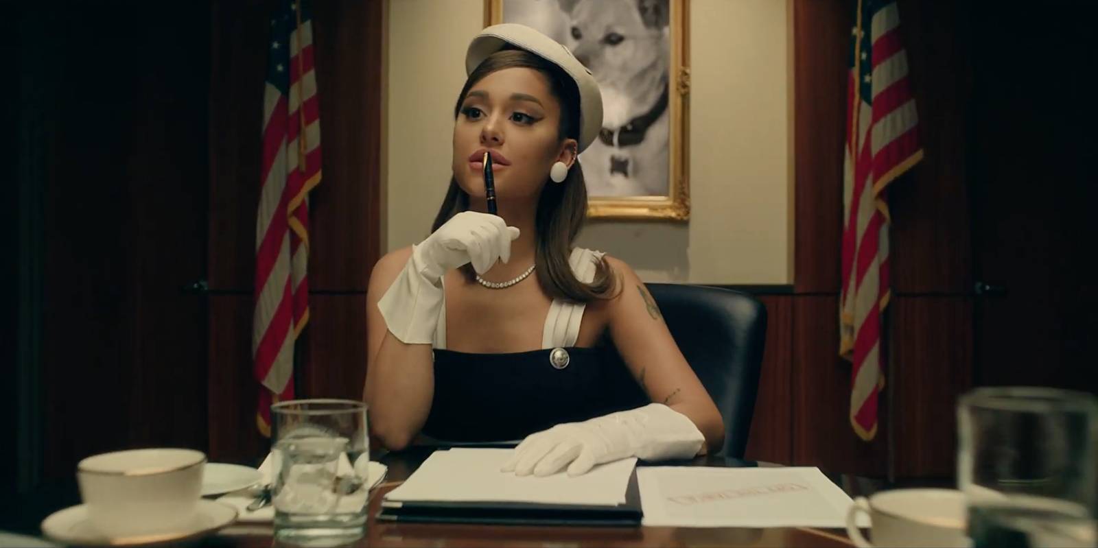 Ariana Grande Jadi Presiden Amerika, Ini 6 Stail Pilihan REMAJA Dalam MV ‘Positions’