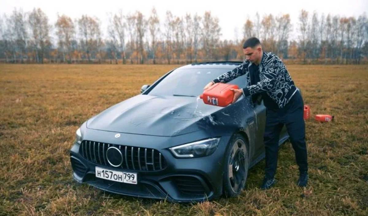 Vlogger Bakar Kereta Baru Merc Bernilai RM696,000 Kerana Kerap Rosak