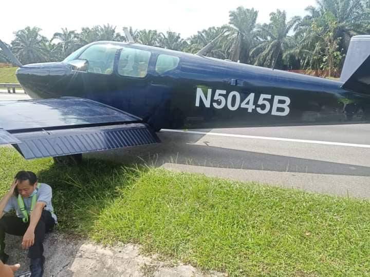 Pesawat Ringan Mendarat Di Lorang Kecemasan Lebuhraya PLUS Arah Selatan