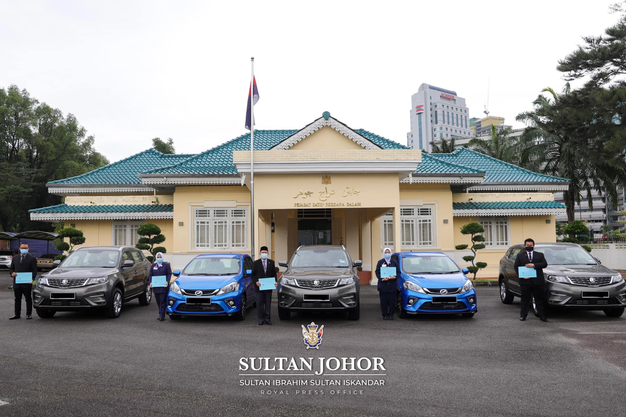 Lagi Kereta Baru Dikurnia Sultan Johor Kepada Frontliners