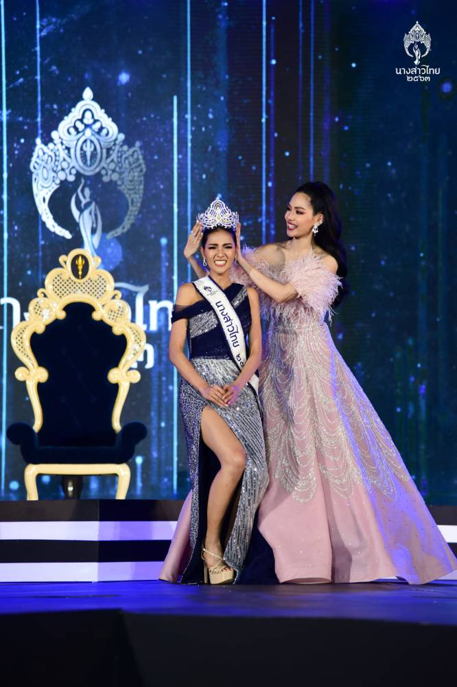 Kandas Di Miss Universe Thailand Oktober Lalu, Dua Bulan Kemudian Dia Memenangi Mahkota Miss Thailand.