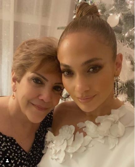 Kembali Kepada &#8216;Basic&#8217;, Di Usia 51 Tahun Jennifer Lopez Kongsi Rahsia Awet Muda