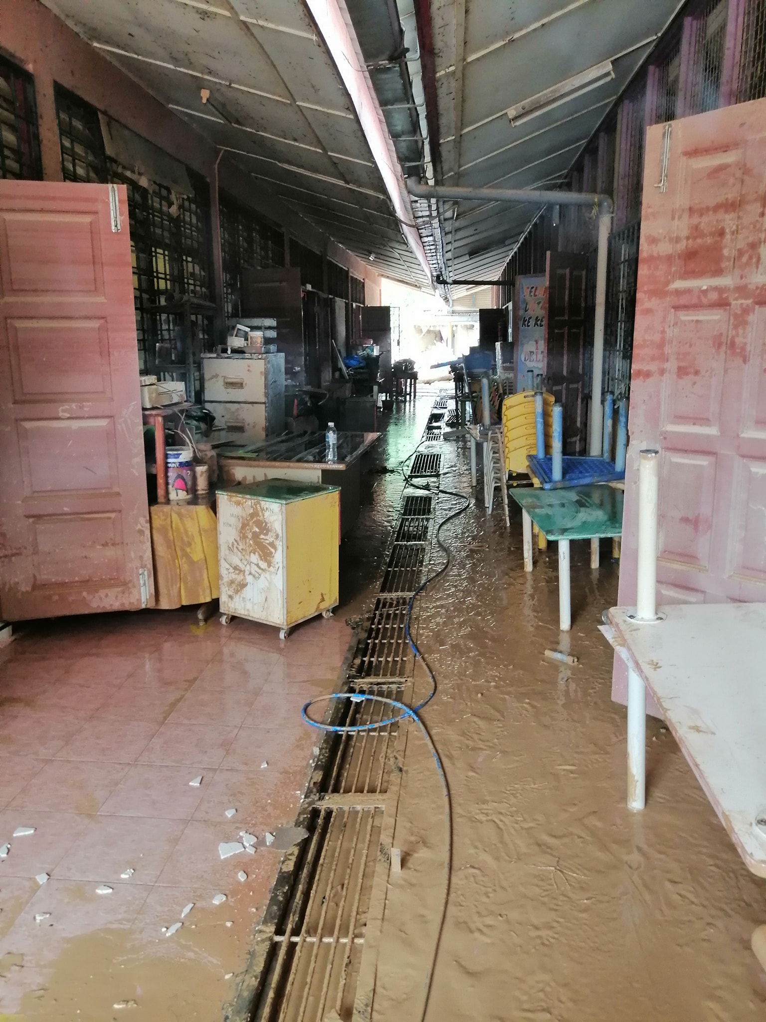 &#8220;Dahsyat Kerusi Dekat Kipas&#8221;, Guru Kongsi Gambar Terkini SK Wan Ibrahim Selepas Banjir Surut Di Kuala Lipis