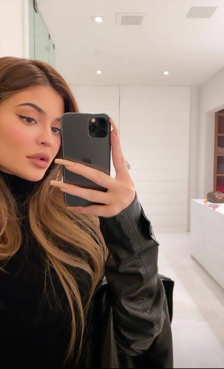 Kylie Jenner Lakukan ‘Social Media Purge’, Bertindak Unfollow Rakan Besar-Besaran