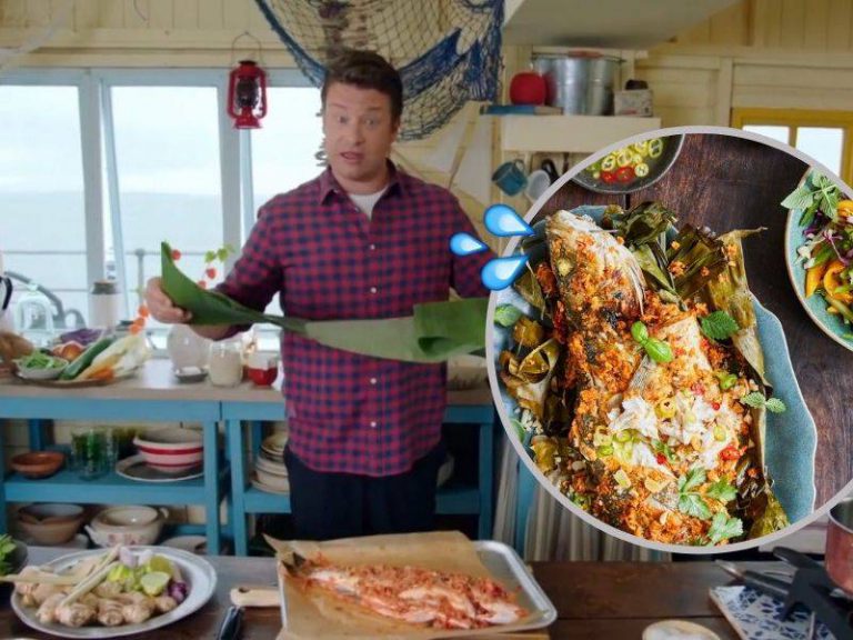 Terliur Tengok! Jamie Oliver Kongsi ‘Resepi Warung’ Ikan Siakap Bakar