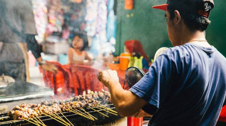 Kedai Makan Akhirnya Dibenar Beroperasi Hingga 10 Malam, Tapi Ada Syaratnya..