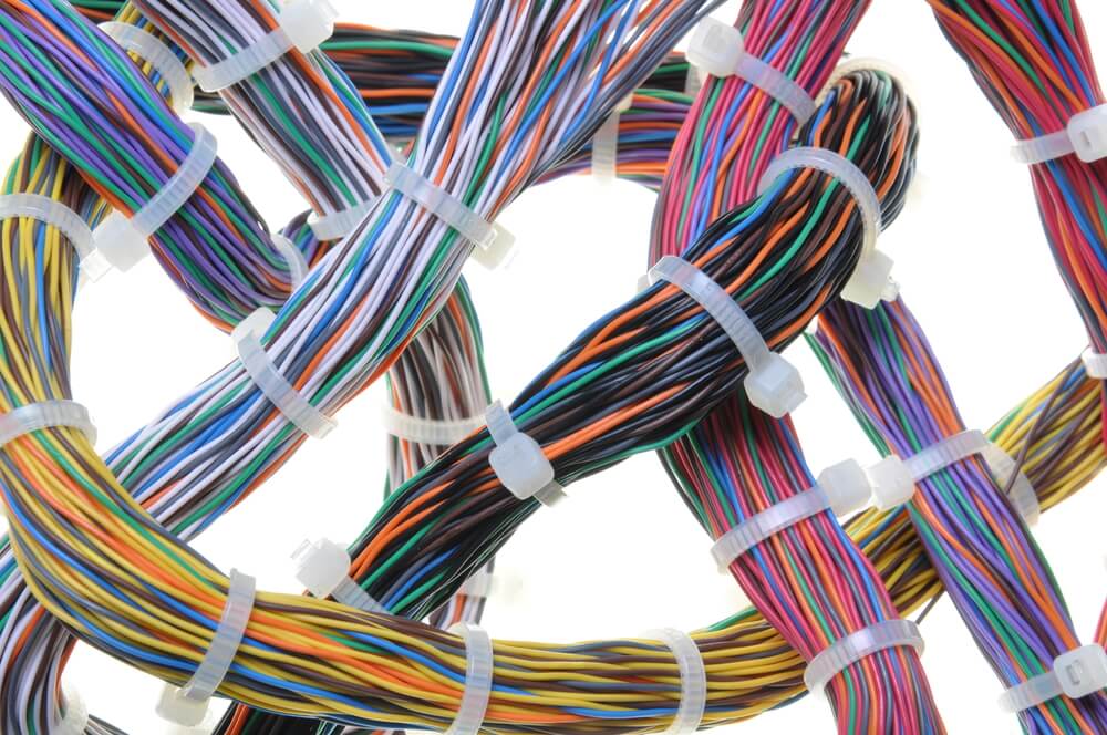 Habis Terjual Secara Online, Gelang &#8216;Cable Tie&#8217; Harga RM2 Ribu Jadi Trend Terkini