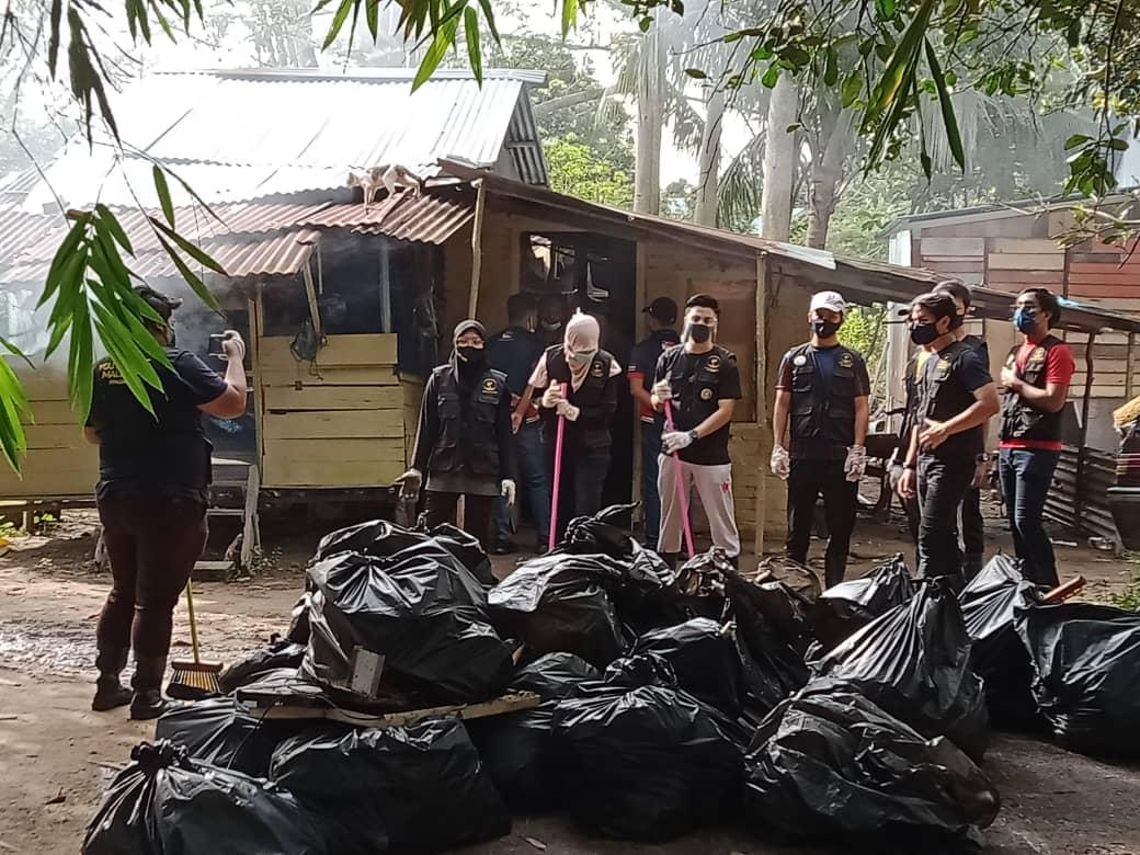 Imran Aqil &#038; Jabir Meftah Sertai Misi Bantuan Banjir Di Pahang Dan Johor